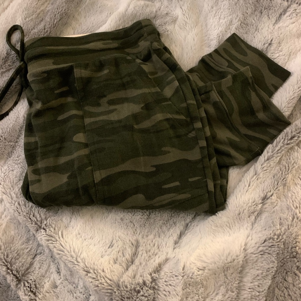 š„Last Pairš„ Camo Camouflage Jogger Sweatpants - Picture 2 of 2